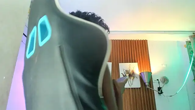 Snapshot of Evaa_18 chatting on December 15, 5:41 pm Evaa 18 online show from December 15, 5:41 pm