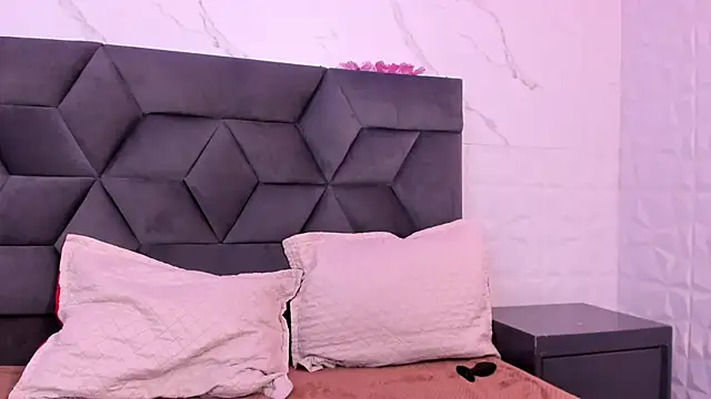 Snapshot of Maia_Park chatting on October 11, 12:28 pm Maia Park online show from October 11, 12:28 pm