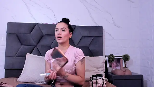 Snapshot of Maia_Park chatting on November 22, 11:53 am Maia Park online show from November 22, 11:53 am