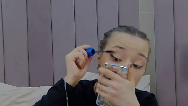 ZoeyNeal online show from March 27, 2:18 pm