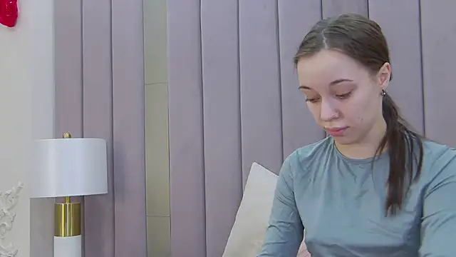 ZoeyNeal online show from March 15, 1:40 pm