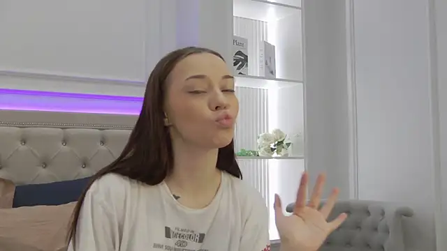 ZoeyNeal online show from March 14, 1:39 pm