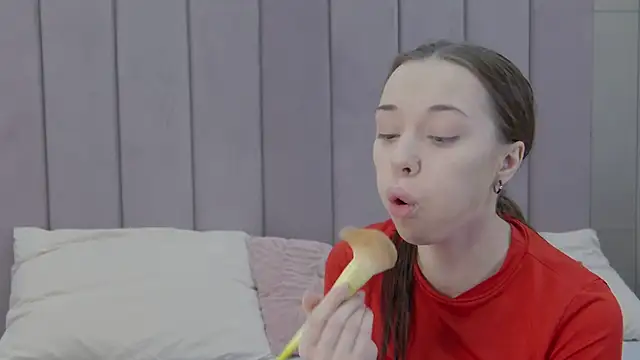 ZoeyNeal online show from March 18, 1:57 pm