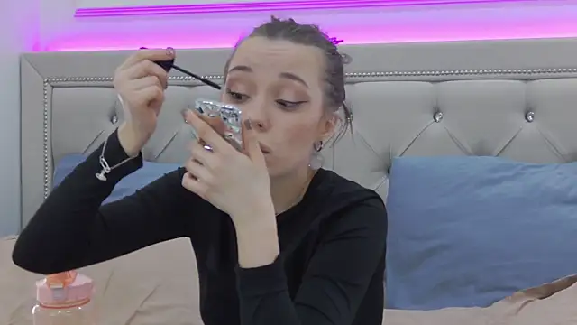 ZoeyNeal online show from March 26, 1:53 pm