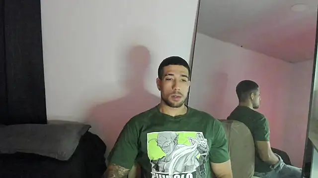 Snapshot of ThiagoLugo chatting on November 8, 11:30 pm ThiagoLugo online show from November 8, 11:30 pm