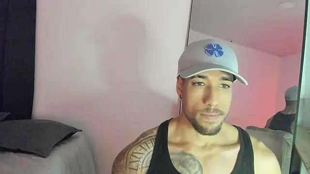 Snapshot of ThiagoLugo chatting on October 23, 5:28 am ThiagoLugo online show from October 23, 5:28 am