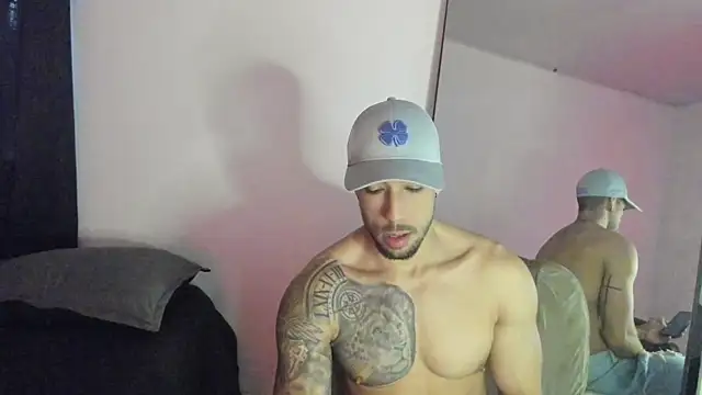 Snapshot of ThiagoLugo chatting on October 27, 8:32 pm ThiagoLugo online show from October 27, 8:32 pm