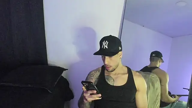 Snapshot of ThiagoLugo chatting on November 22, 4:33 am ThiagoLugo online show from November 22, 4:33 am