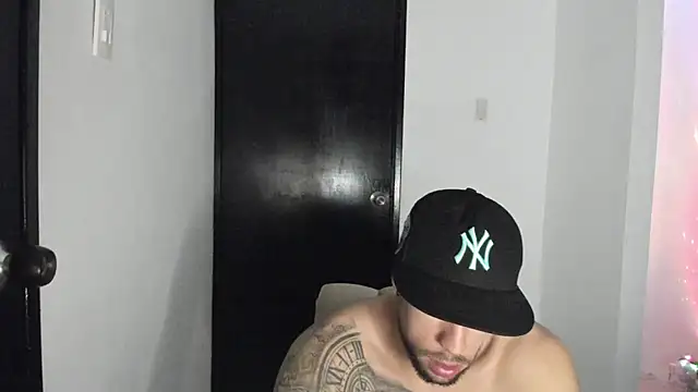 Snapshot of ThiagoLugo chatting on July 14, 4:39 am ThiagoLugo online show from July 14, 4:39 am