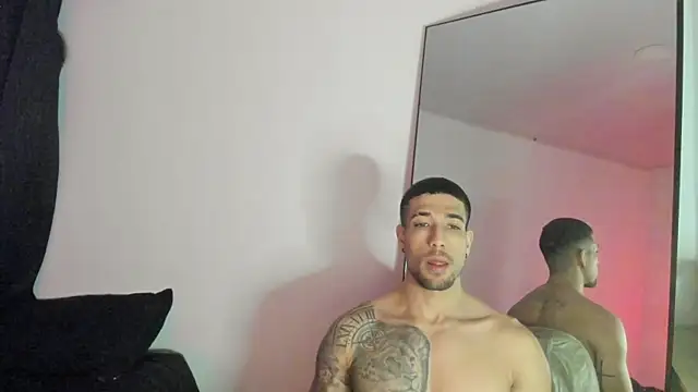 Snapshot of ThiagoLugo chatting on November 5, 6:05 am ThiagoLugo online show from November 5, 6:05 am