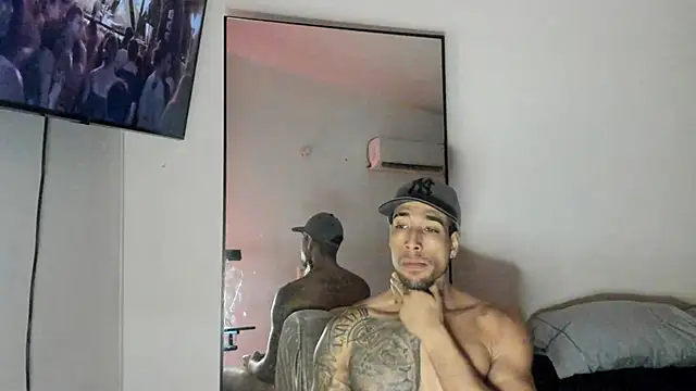 Snapshot of ThiagoLugo chatting on September 12, 10:09 pm ThiagoLugo online show from September 12, 10:09 pm