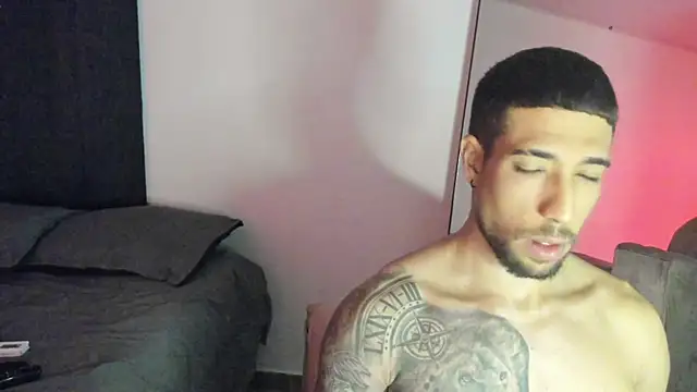 Snapshot of ThiagoLugo chatting on October 15, 5:06 am ThiagoLugo online show from October 15, 5:06 am
