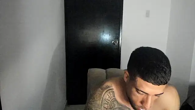 ThiagoLugo online show from April 15, 3:56 am