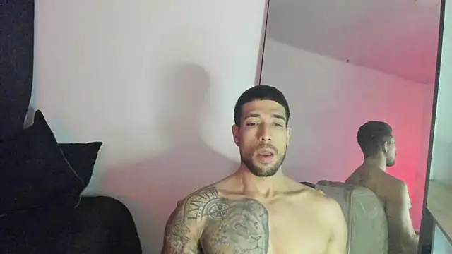 Snapshot of ThiagoLugo chatting on October 31, 7:38 am ThiagoLugo online show from October 31, 7:38 am