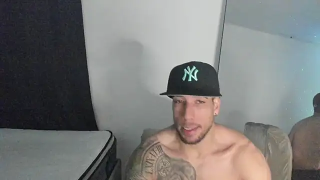 ThiagoLugo online show from April 5, 2:51 am