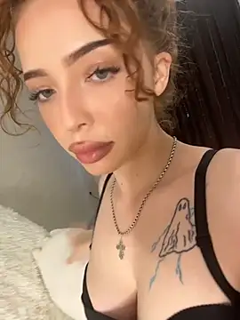 Snapshot of Hannah_xBaby chatting on June 6, 11:48 am Hannah xBaby online show from June 6, 11:48 am