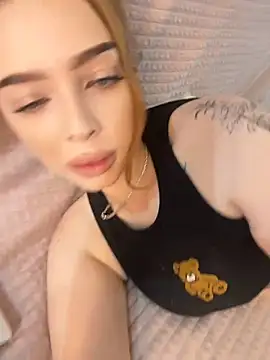 Snapshot of Hannah_xBaby chatting on July 8, 8:04 am Hannah xBaby online show from July 8, 8:04 am