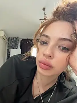 Hannah xBaby online show from March 24, 1:00 pm