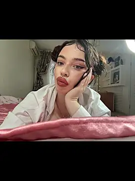 Hannah xBaby online show from November 12, 8:40 am