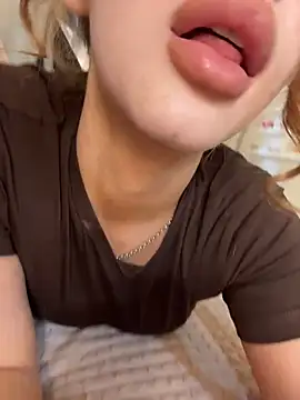 Snapshot of Hannah_xBaby chatting on June 25, 3:28 pm Hannah xBaby online show from June 25, 3:28 pm
