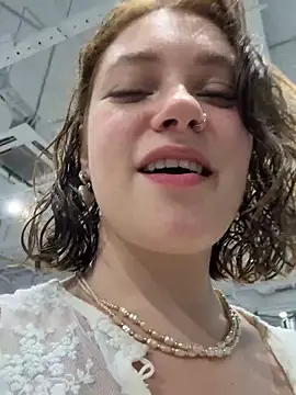 Snapshot of lucy-joy chatting on September 9, 11:30 am lucy-joy online show from September 9, 11:30 am