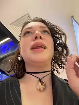 Snapshot of lucy-joy chatting on September 28, 9:27 am lucy-joy online show from September 28, 9:27 am