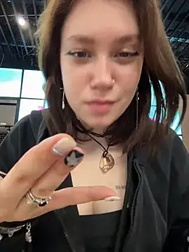 lucy-joy online show from April 29, 8:18 am