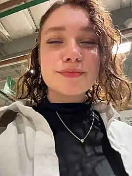 Snapshot of lucy-joy chatting on September 29, 10:22 am lucy-joy online show from September 29, 10:22 am