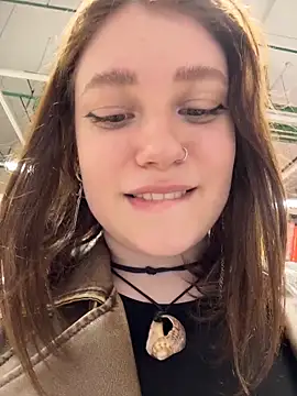 lucy-joy online show from April 25, 8:28 am