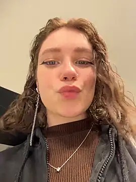 lucy-joy online show from December 19, 10:28 am