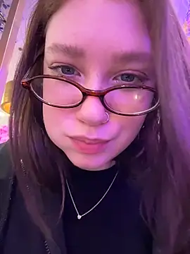 lucy-joy online show from March 4, 9:17 am