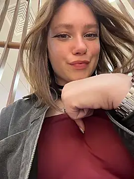 lucy-joy online show from April 4, 9:38 am