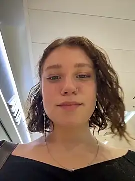Snapshot of lucy-joy chatting on October 10, 9:32 am lucy-joy online show from October 10, 9:32 am