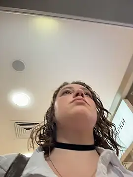 lucy-joy online show from October 28, 9:41 am