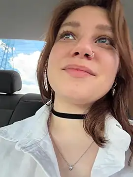 lucy-joy online show from May 16, 9:19 am