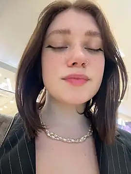 lucy-joy online show from December 23, 7:40 am