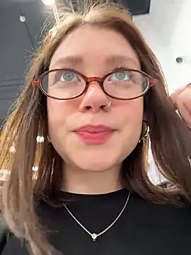 lucy-joy online show from March 1, 9:31 am