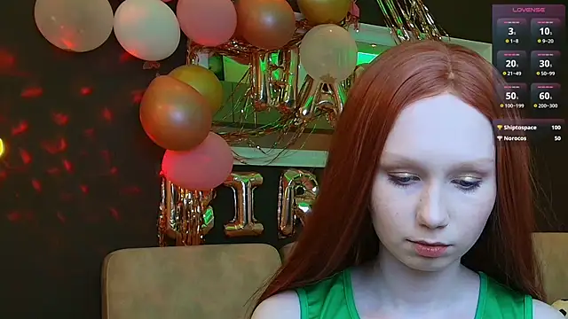 Snapshot of FoxyMira chatting on June 18, 5:29 pm FoxyMira online show from June 18, 5:29 pm