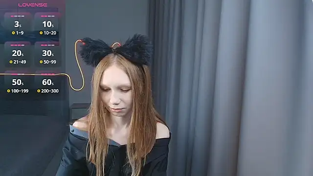 Snapshot of FoxyMira chatting on September 23, 1:29 pm FoxyMira online show from September 23, 1:29 pm