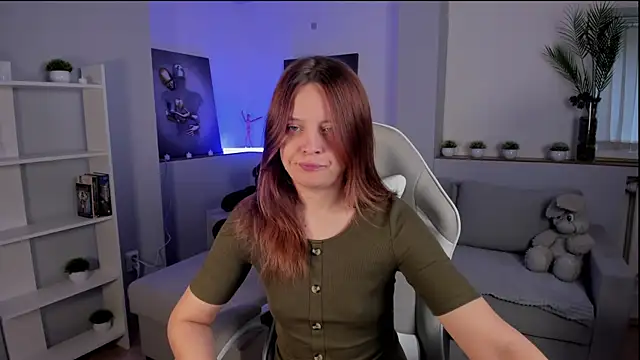 Snapshot of AlicePill chatting on September 24, 2:18 am AlicePill online show from September 24, 2:18 am