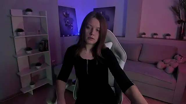 Snapshot of AlicePill chatting on October 27, 1:28 am AlicePill online show from October 27, 1:28 am