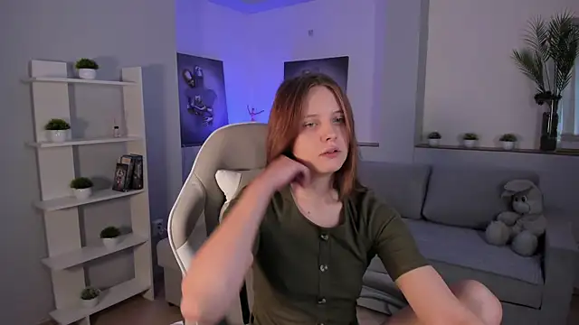 Snapshot of AlicePill chatting on October 11, 2:12 am AlicePill online show from October 11, 2:12 am