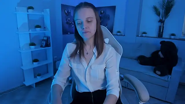 Snapshot of AlicePill chatting on November 21, 3:05 am AlicePill online show from November 21, 3:05 am