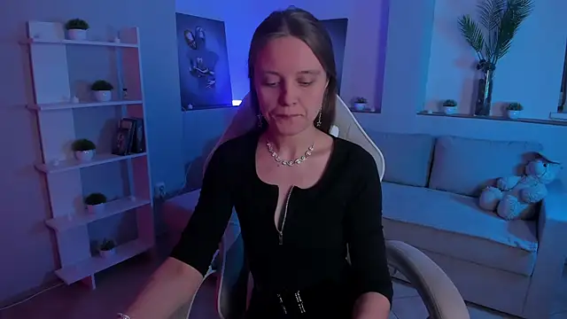 Snapshot of AlicePill chatting on November 14, 1:42 am AlicePill online show from November 14, 1:42 am