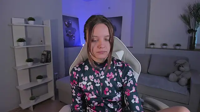 Snapshot of AlicePill chatting on October 16, 2:31 am AlicePill online show from October 16, 2:31 am