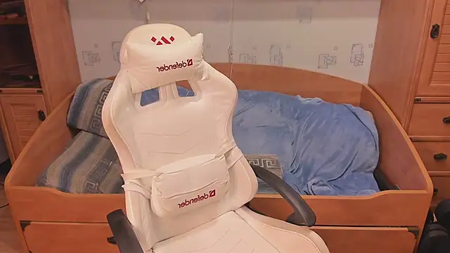 Dexter Bennett online show from March 4, 5:10 pm