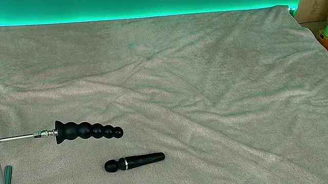 Snapshot of BlazzingASS chatting on January 12, 8:25 pm BlazzingASS online show from January 12, 8:25 pm