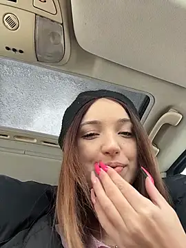 DollyTall online show from February 7, 9:50 am