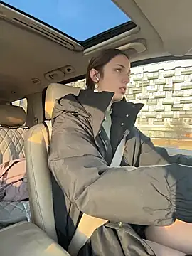 DollyTall online show from November 18, 9:34 am