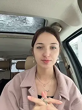 DollyTall online show from February 21, 9:33 am